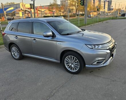 Серый Мицубиси Аутлендер, объемом двигателя 2.4 л и пробегом 97 тыс. км за 30500 $, фото 3 на Automoto.ua