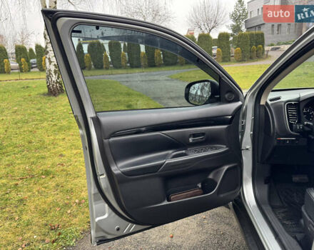 Серый Мицубиси Аутлендер, объемом двигателя 2.36 л и пробегом 142 тыс. км за 21500 $, фото 14 на Automoto.ua