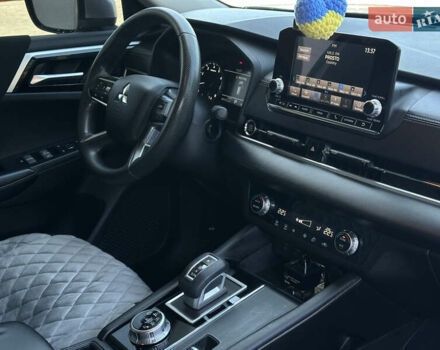 Серый Мицубиси Аутлендер, объемом двигателя 2.5 л и пробегом 94 тыс. км за 23500 $, фото 11 на Automoto.ua