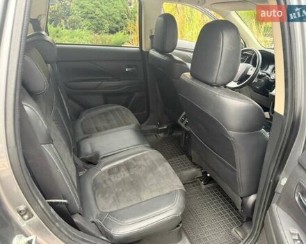 Сірий Міцубісі Аутлендер, об'ємом двигуна 2.36 л та пробігом 114 тис. км за 20000 $, фото 11 на Automoto.ua