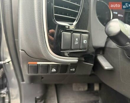 Сірий Міцубісі Аутлендер, об'ємом двигуна 2.36 л та пробігом 114 тис. км за 20000 $, фото 10 на Automoto.ua