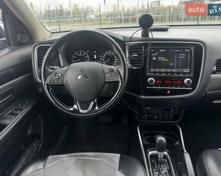 Серый Мицубиси Аутлендер, объемом двигателя 2 л и пробегом 122 тыс. км за 19988 $, фото 23 на Automoto.ua