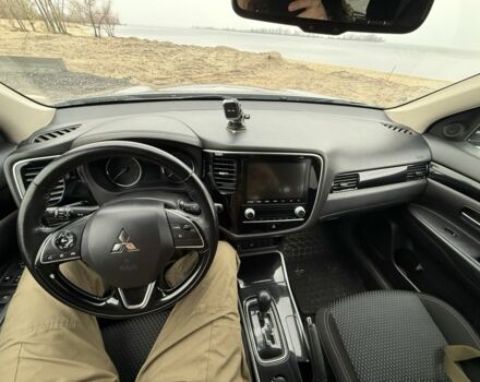 Сірий Міцубісі Аутлендер, об'ємом двигуна 2 л та пробігом 179 тис. км за 20000 $, фото 5 на Automoto.ua