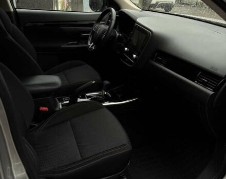 Сірий Міцубісі Аутлендер, об'ємом двигуна 2 л та пробігом 63 тис. км за 22500 $, фото 21 на Automoto.ua