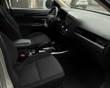 Сірий Міцубісі Аутлендер, об'ємом двигуна 2 л та пробігом 63 тис. км за 22500 $, фото 22 на Automoto.ua