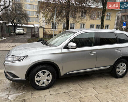 Сірий Міцубісі Аутлендер, об'ємом двигуна 2 л та пробігом 63 тис. км за 22500 $, фото 1 на Automoto.ua