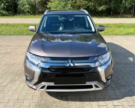 Серый Мицубиси Аутлендер, объемом двигателя 2.4 л и пробегом 24 тыс. км за 17000 $, фото 1 на Automoto.ua