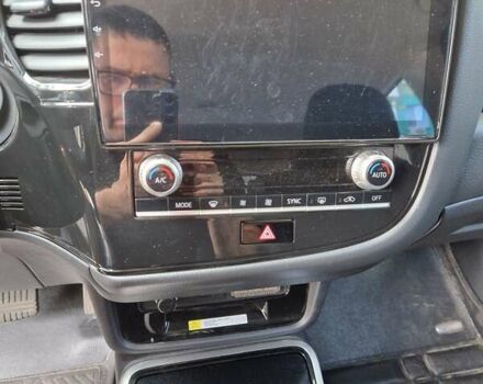 Серый Мицубиси Аутлендер, объемом двигателя 2 л и пробегом 150 тыс. км за 19000 $, фото 5 на Automoto.ua