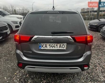 Серый Мицубиси Аутлендер, объемом двигателя 2 л и пробегом 122 тыс. км за 19988 $, фото 8 на Automoto.ua