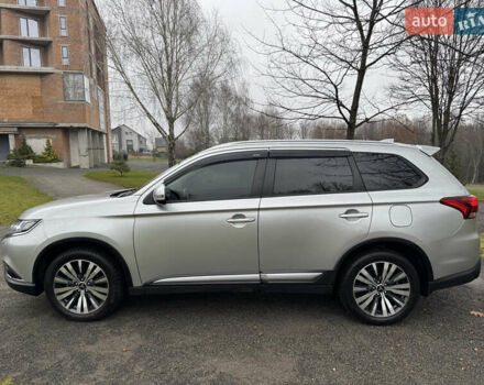 Серый Мицубиси Аутлендер, объемом двигателя 2.36 л и пробегом 142 тыс. км за 21500 $, фото 2 на Automoto.ua