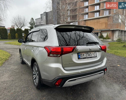 Серый Мицубиси Аутлендер, объемом двигателя 2.36 л и пробегом 142 тыс. км за 21500 $, фото 4 на Automoto.ua