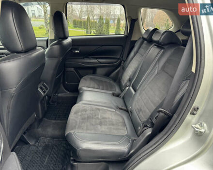 Серый Мицубиси Аутлендер, объемом двигателя 2.36 л и пробегом 142 тыс. км за 21500 $, фото 18 на Automoto.ua