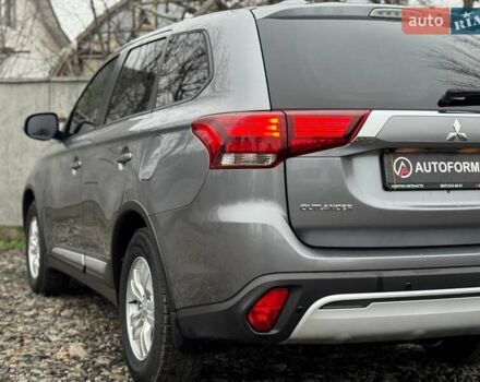 Серый Мицубиси Аутлендер, объемом двигателя 2 л и пробегом 122 тыс. км за 20990 $, фото 7 на Automoto.ua