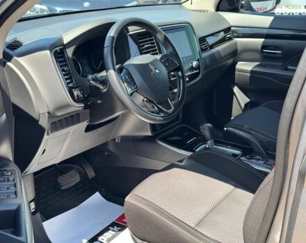 Серый Мицубиси Аутлендер, объемом двигателя 2 л и пробегом 58 тыс. км за 21790 $, фото 11 на Automoto.ua