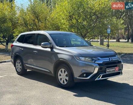 Серый Мицубиси Аутлендер, объемом двигателя 2 л и пробегом 58 тыс. км за 20490 $, фото 6 на Automoto.ua