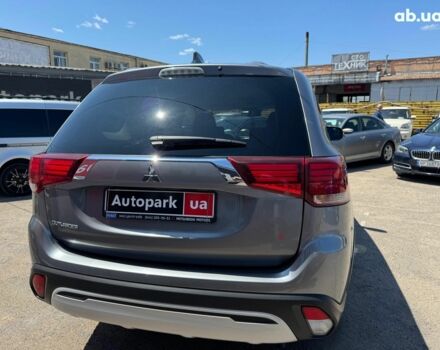 Серый Мицубиси Аутлендер, объемом двигателя 2 л и пробегом 58 тыс. км за 21790 $, фото 2 на Automoto.ua