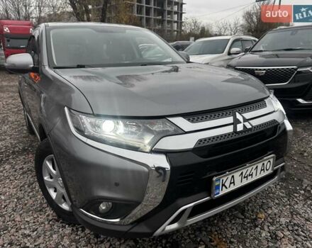 Серый Мицубиси Аутлендер, объемом двигателя 2 л и пробегом 122 тыс. км за 19988 $, фото 2 на Automoto.ua