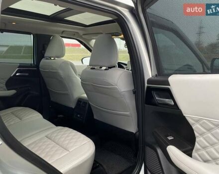 Серый Мицубиси Аутлендер, объемом двигателя 2.36 л и пробегом 26 тыс. км за 37000 $, фото 18 на Automoto.ua