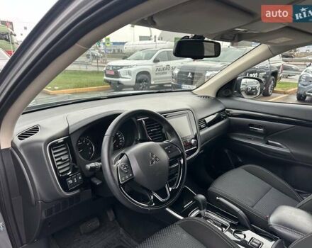 Сірий Міцубісі Аутлендер, об'ємом двигуна 2 л та пробігом 46 тис. км за 20900 $, фото 16 на Automoto.ua