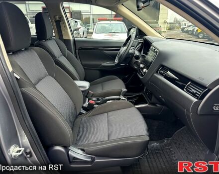 Серый Мицубиси Аутлендер, объемом двигателя 2 л и пробегом 46 тыс. км за 20900 $, фото 10 на Automoto.ua