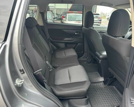 Сірий Міцубісі Аутлендер, об'ємом двигуна 2 л та пробігом 46 тис. км за 20900 $, фото 19 на Automoto.ua