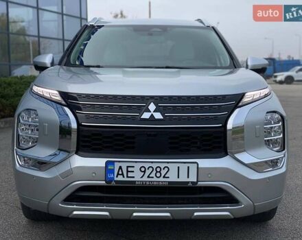 Серый Мицубиси Аутлендер, объемом двигателя 2.36 л и пробегом 26 тыс. км за 37000 $, фото 5 на Automoto.ua