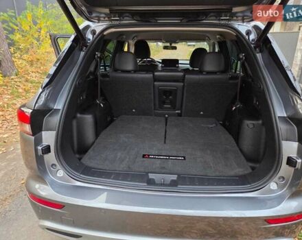 Серый Мицубиси Аутлендер, объемом двигателя 2.49 л и пробегом 50 тыс. км за 23900 $, фото 13 на Automoto.ua