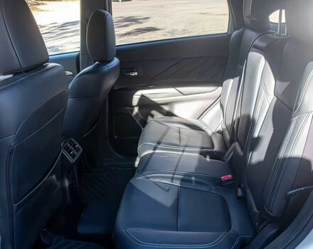 Сірий Міцубісі Аутлендер, об'ємом двигуна 0 л та пробігом 18 тис. км за 13580 $, фото 11 на Automoto.ua