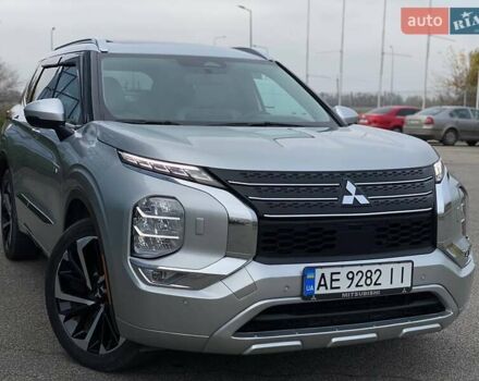 Серый Мицубиси Аутлендер, объемом двигателя 2.36 л и пробегом 26 тыс. км за 37000 $, фото 3 на Automoto.ua