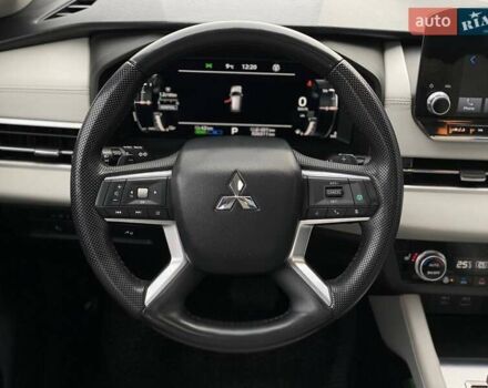 Серый Мицубиси Аутлендер, объемом двигателя 2.36 л и пробегом 26 тыс. км за 37000 $, фото 20 на Automoto.ua