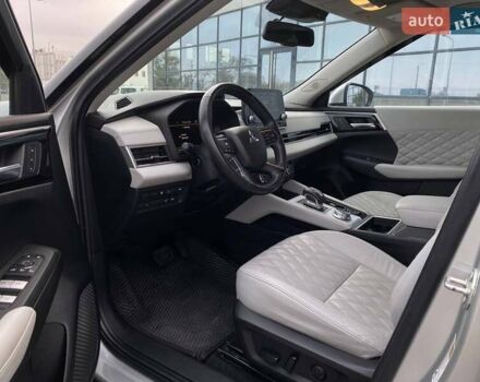 Серый Мицубиси Аутлендер, объемом двигателя 2.36 л и пробегом 26 тыс. км за 37000 $, фото 10 на Automoto.ua