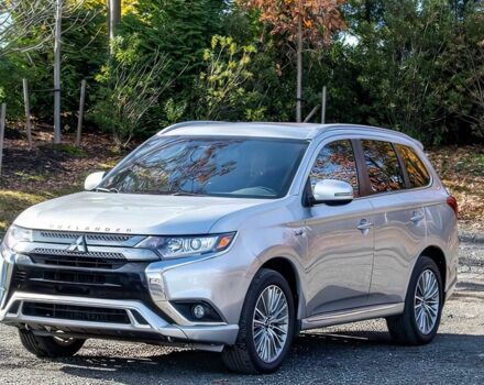 Сірий Міцубісі Аутлендер, об'ємом двигуна 0 л та пробігом 18 тис. км за 13580 $, фото 2 на Automoto.ua