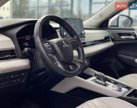 Серый Мицубиси Аутлендер, объемом двигателя 2.36 л и пробегом 26 тыс. км за 37000 $, фото 11 на Automoto.ua