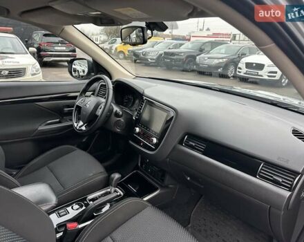 Сірий Міцубісі Аутлендер, об'ємом двигуна 2 л та пробігом 46 тис. км за 20900 $, фото 27 на Automoto.ua