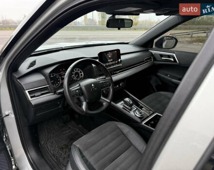 Серый Мицубиси Аутлендер, объемом двигателя 0 л и пробегом 41 тыс. км за 25000 $, фото 6 на Automoto.ua