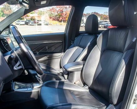 Сірий Міцубісі Аутлендер, об'ємом двигуна 0 л та пробігом 18 тис. км за 13580 $, фото 8 на Automoto.ua