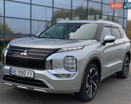 Серый Мицубиси Аутлендер, объемом двигателя 2.36 л и пробегом 26 тыс. км за 37000 $, фото 4 на Automoto.ua