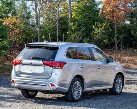 Сірий Міцубісі Аутлендер, об'ємом двигуна 0 л та пробігом 18 тис. км за 13580 $, фото 4 на Automoto.ua