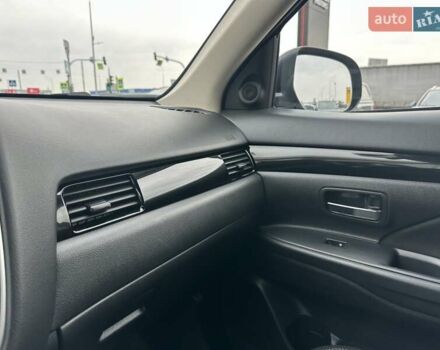 Сірий Міцубісі Аутлендер, об'ємом двигуна 2 л та пробігом 46 тис. км за 20900 $, фото 24 на Automoto.ua