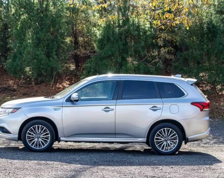 Сірий Міцубісі Аутлендер, об'ємом двигуна 0 л та пробігом 18 тис. км за 13580 $, фото 3 на Automoto.ua