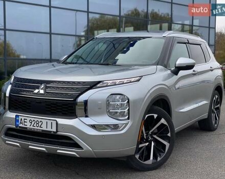 Серый Мицубиси Аутлендер, объемом двигателя 2.36 л и пробегом 26 тыс. км за 37000 $, фото 2 на Automoto.ua