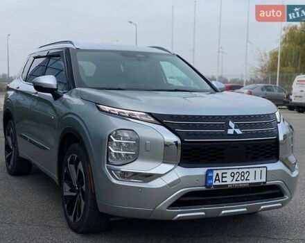 Серый Мицубиси Аутлендер, объемом двигателя 2.36 л и пробегом 26 тыс. км за 37000 $, фото 6 на Automoto.ua