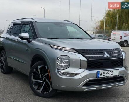 Серый Мицубиси Аутлендер, объемом двигателя 2.36 л и пробегом 26 тыс. км за 37000 $, фото 1 на Automoto.ua