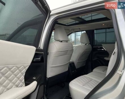 Серый Мицубиси Аутлендер, объемом двигателя 2.36 л и пробегом 26 тыс. км за 37000 $, фото 13 на Automoto.ua