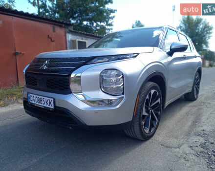 Серый Мицубиси Аутлендер, объемом двигателя 2.49 л и пробегом 84 тыс. км за 23000 $, фото 1 на Automoto.ua