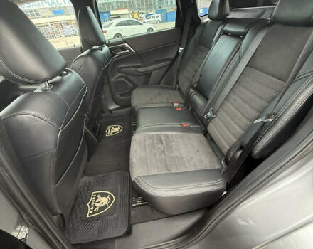 Серый Мицубиси Аутлендер, объемом двигателя 2.49 л и пробегом 21 тыс. км за 29500 $, фото 24 на Automoto.ua