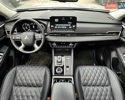 Серый Мицубиси Аутлендер, объемом двигателя 2.36 л и пробегом 48 тыс. км за 38888 $, фото 31 на Automoto.ua