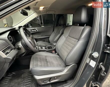 Серый Мицубиси Аутлендер, объемом двигателя 2.49 л и пробегом 6 тыс. км за 34900 $, фото 33 на Automoto.ua