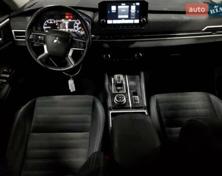 Серый Мицубиси Аутлендер, объемом двигателя 2.49 л и пробегом 21 тыс. км за 8000 $, фото 7 на Automoto.ua