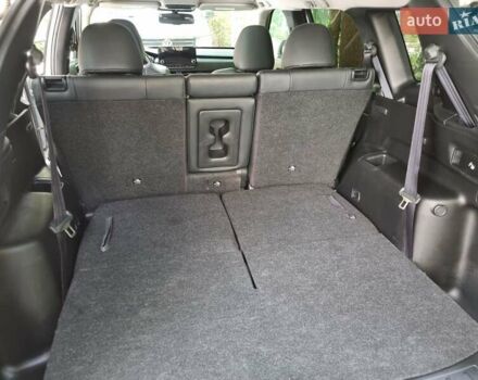 Серый Мицубиси Аутлендер, объемом двигателя 2.49 л и пробегом 3 тыс. км за 32000 $, фото 7 на Automoto.ua